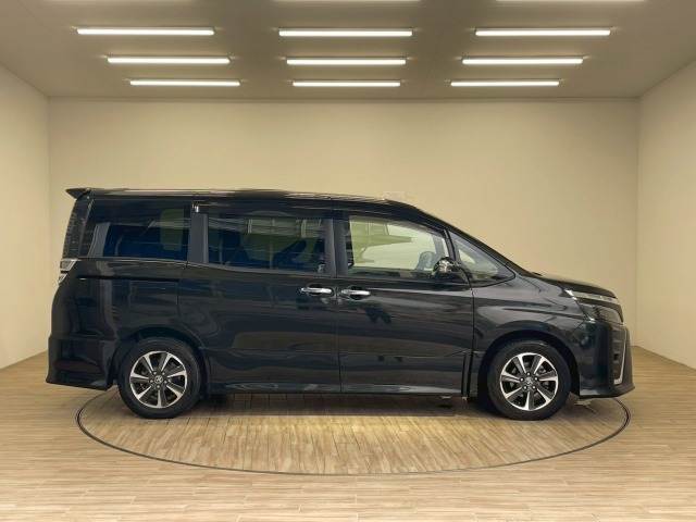 トヨタ ヴォクシーの画像17