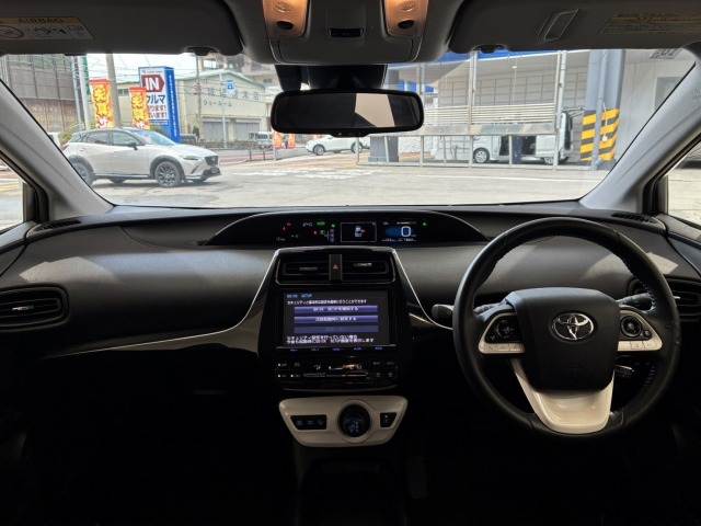 プリウスS “Safety Plus” 内装他