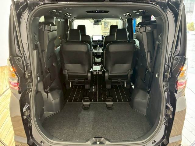 トヨタ&nbsp;ヴォクシーハイブリッドの画像13