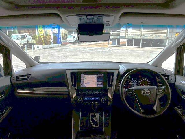 トヨタ&nbsp;アルファードの画像3