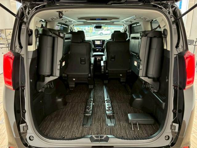 トヨタ&nbsp;アルファードの画像13