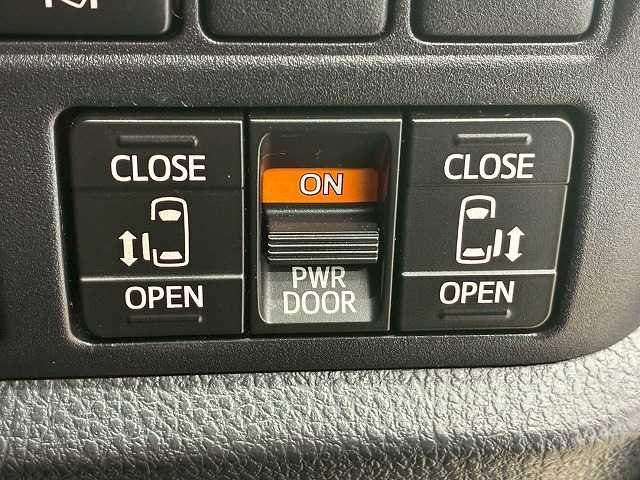 ヴォクシーZS“煌II” 内装他