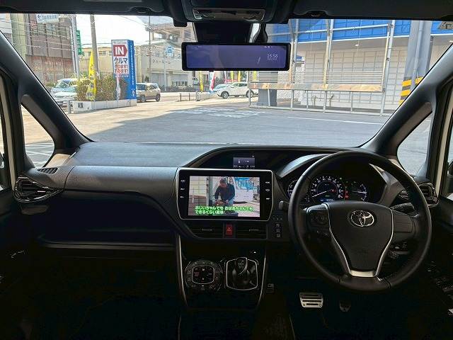 トヨタ&nbsp;ヴォクシーハイブリッドの画像3