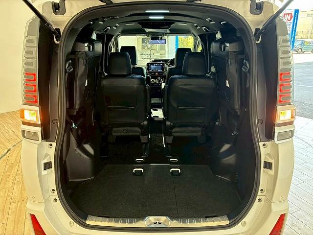 トヨタ&nbsp;ヴォクシーハイブリッドの画像13