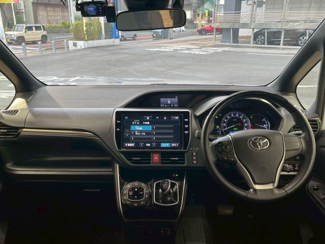 トヨタ&nbsp;エスクァイアハイブリッドの画像3