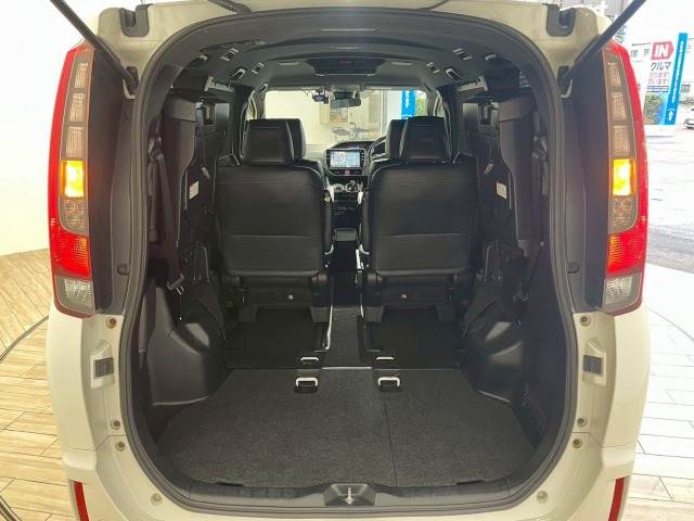 トヨタ&nbsp;エスクァイアハイブリッドの画像13