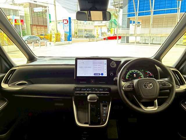 トヨタ&nbsp;ヴォクシーの画像3