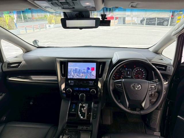 トヨタ&nbsp;アルファードの画像3