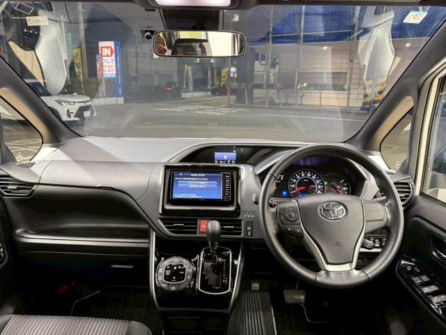 トヨタ&nbsp;ヴォクシーの画像3