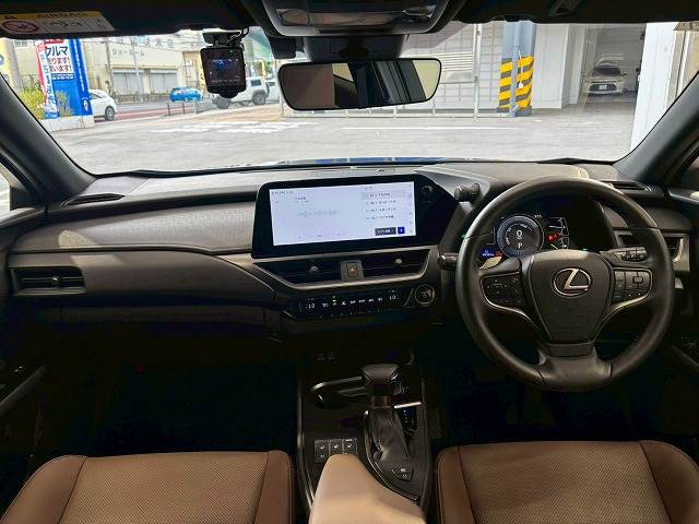UXUX250h“Graceful Explorer” 内装他