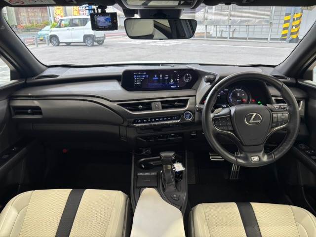 レクサスUXUX250h“F SPORT” 内装他
