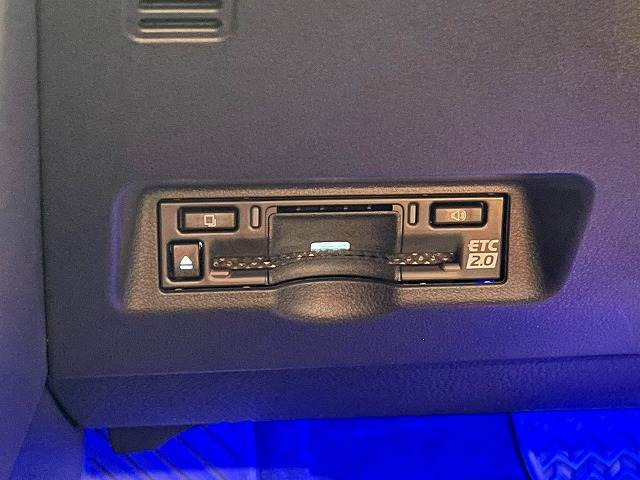 トヨタ アルファードハイブリッドの画像9
