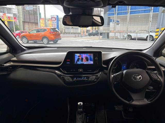 トヨタC-HRG LED Edition 内装他