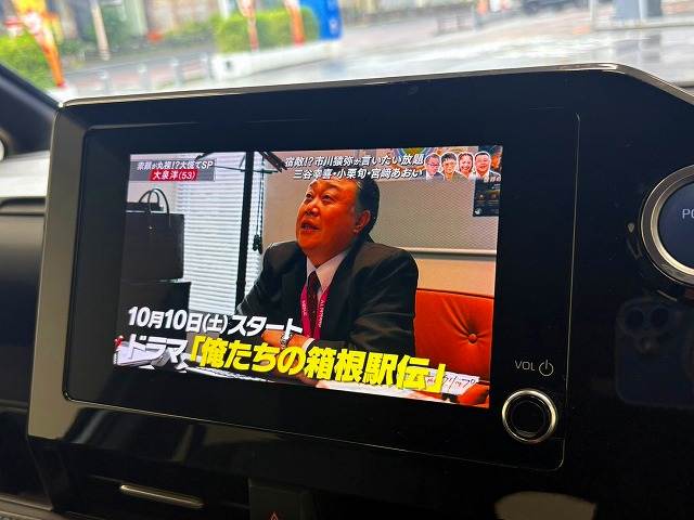 トヨタ ヴォクシーハイブリッドの画像3