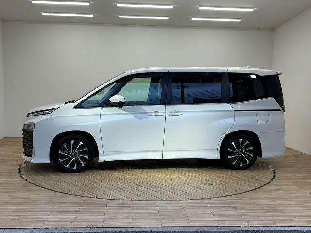 トヨタ ヴォクシーハイブリッドの画像17