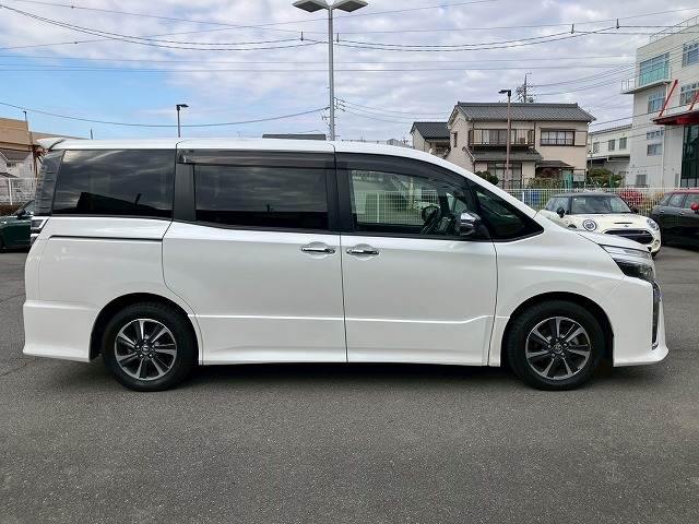 トヨタ&nbsp;ヴォクシーの画像12