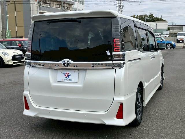 トヨタ&nbsp;ヴォクシーの画像13