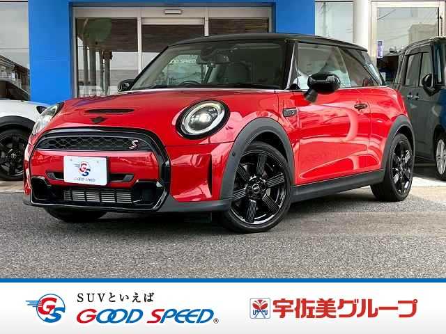 BMWMINIクーパーＳ　クラシック・トリム　ハーフレザーシート　シートヒーター　純正ＨＤＤナビ　バックカメラ　前後コーナーセンサー　アダプティブクルーズコントロール　衝突軽減装置　ドライビングモード　コンフォートアクセス　ミラーＥＴＣ