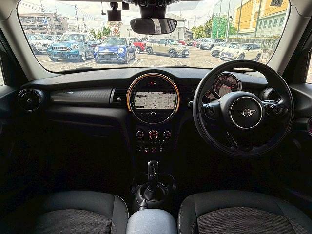 MINI5ドア COOPER バックカメラ/純正ナビ/衝突軽減ブレーキ 内装他