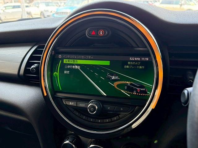 MINI5ドア COOPER バックカメラ/純正ナビ/衝突軽減ブレーキ 内装他