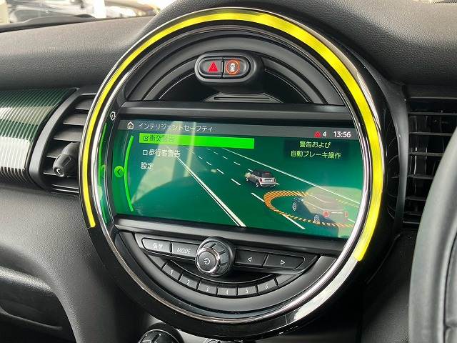 MINIクーパーＤ　６０イヤーズエディション　６０周年限定車　限定茶革シート　シートヒーター　クルーズコントロール　純正ＨＤＤナビ　バックカメラ　前後コーナーセンサー　コンフォートアクセス　衝突軽減装置　オートライト　アイドリングストップ 内装他