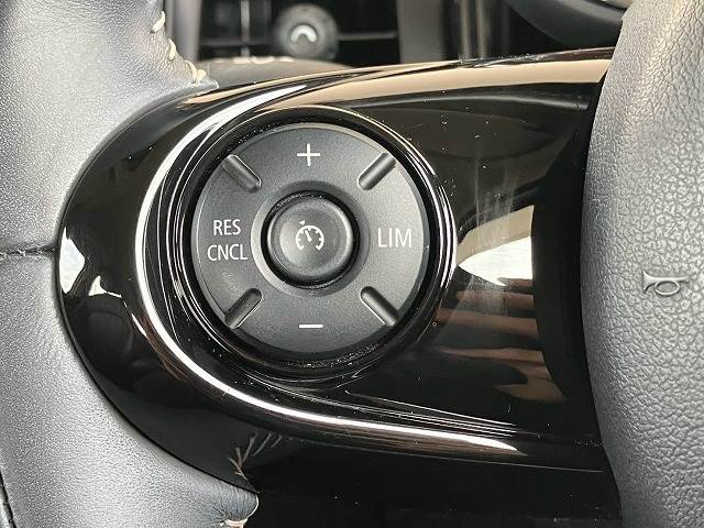 MINIクーパーＤ　６０イヤーズエディション　６０周年限定車　限定茶革シート　シートヒーター　クルーズコントロール　純正ＨＤＤナビ　バックカメラ　前後コーナーセンサー　コンフォートアクセス　衝突軽減装置　オートライト　アイドリングストップ 内装他