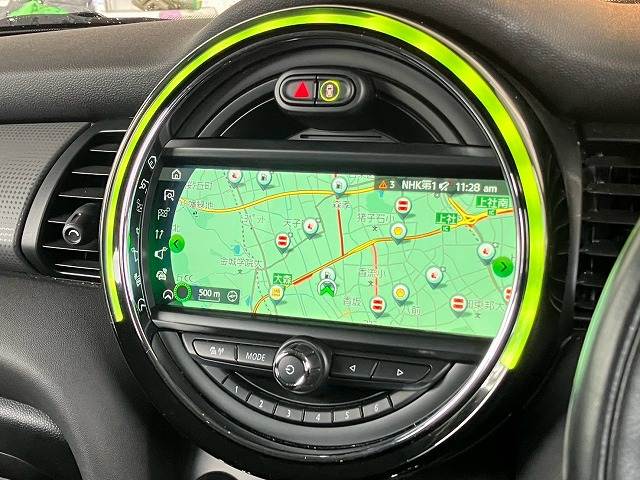 MINI5ドア COOPER D バックカメラ/前後センサー/衝突軽減ブレーキ 内装他