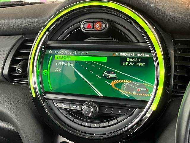 MINI5ドア COOPER D バックカメラ/前後センサー/衝突軽減ブレーキ 内装他