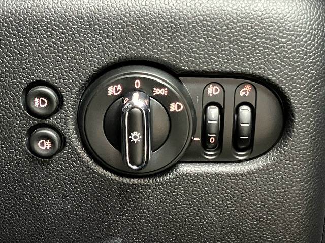 MINI5ドア COOPER D バックカメラ/前後センサー/衝突軽減ブレーキ 内装他