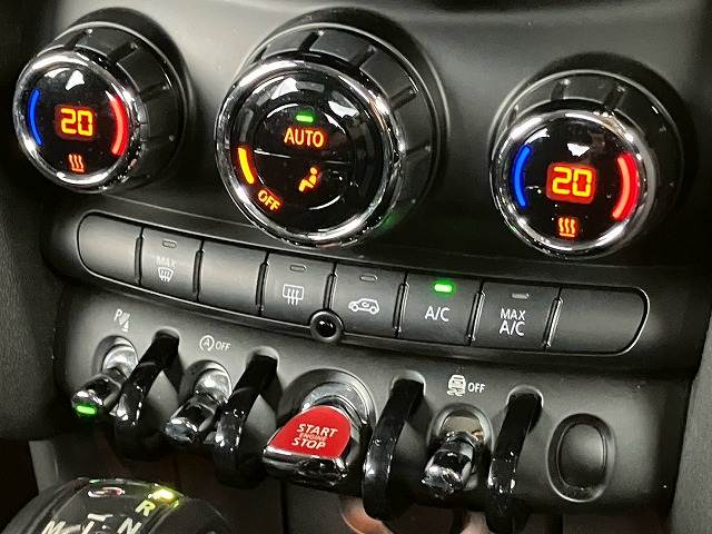 MINI5ドア COOPER D バックカメラ/前後センサー/衝突軽減ブレーキ 内装他